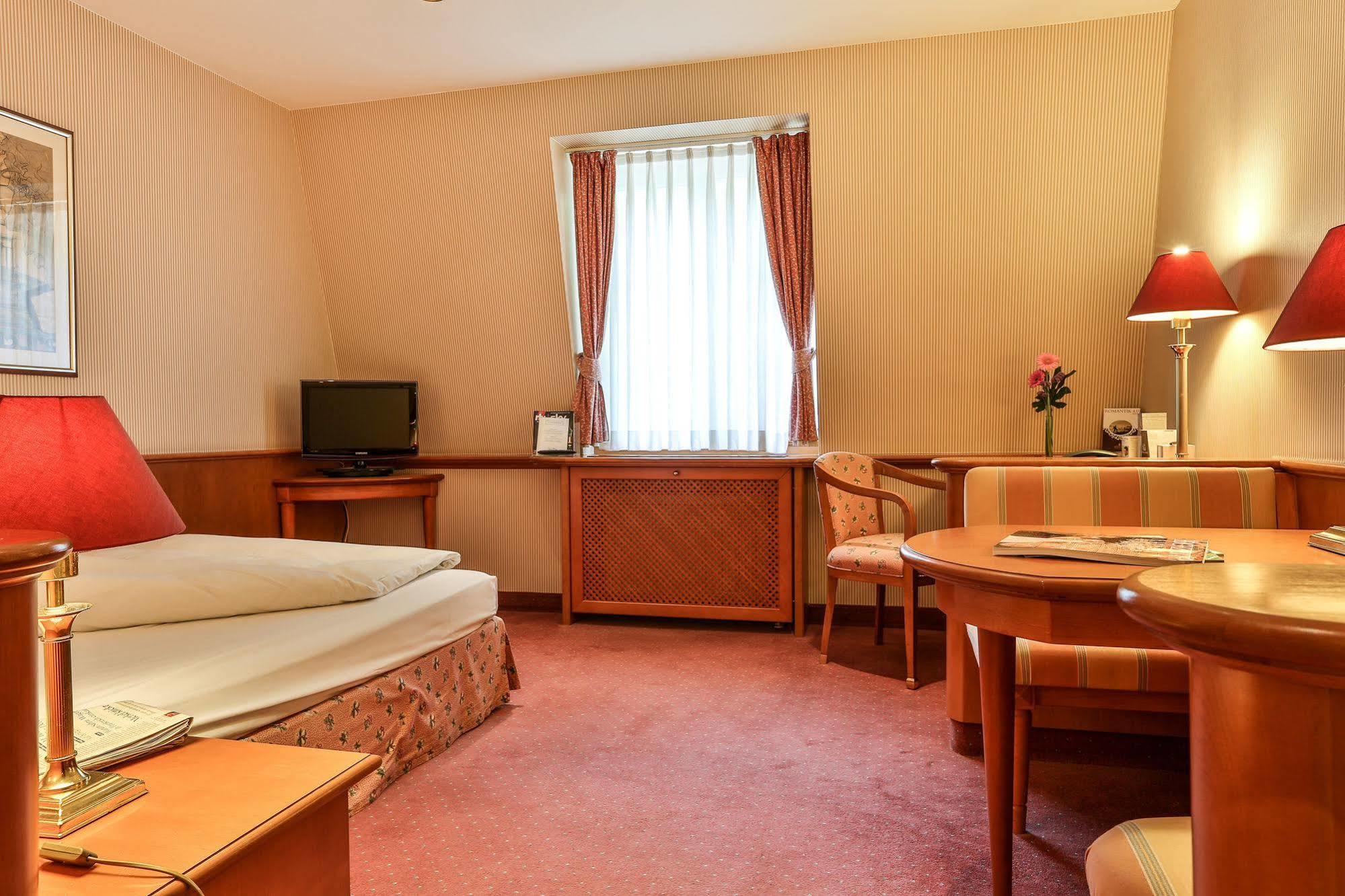 Hotel Waldhaus Reinbek Extérieur photo